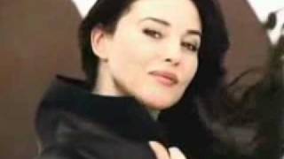 Julio Iglesias - Esta Cobardia (Monica Bellucci).flv