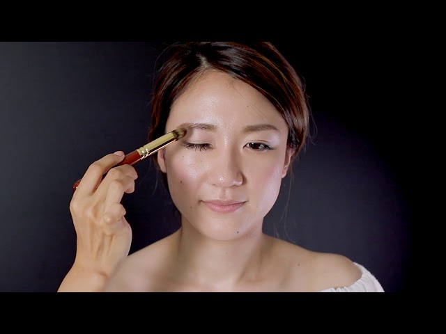 Bisyodo PV アイシャドーブラシ の使い方【ウエダ美粧堂】 - YouTube