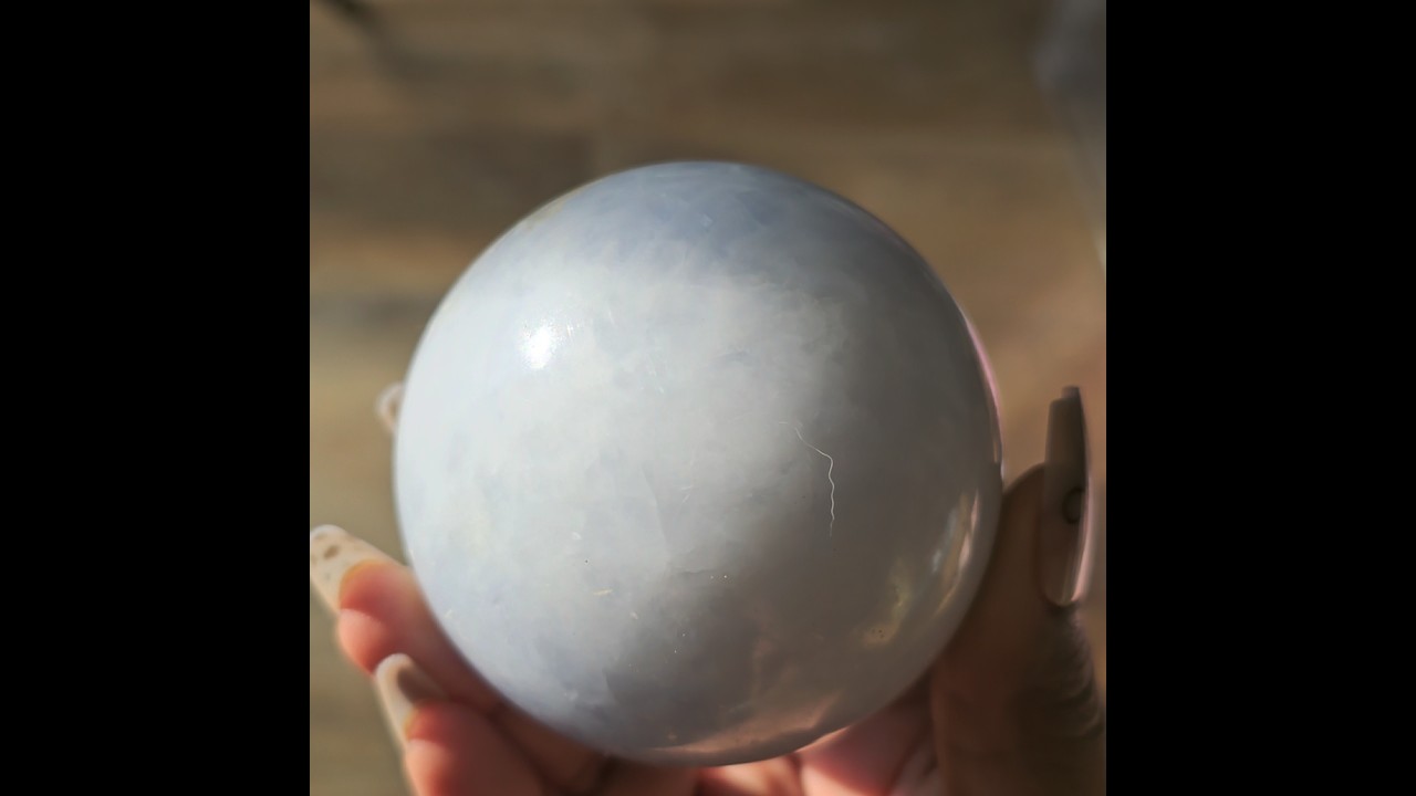 Blue Celestite with Cat hair from my ragdolls 🥰🤣 