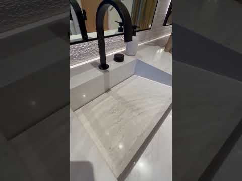 Video: Integrer en vask i badeværelset: installationsfunktioner og varianter af modeller med indbygget vask