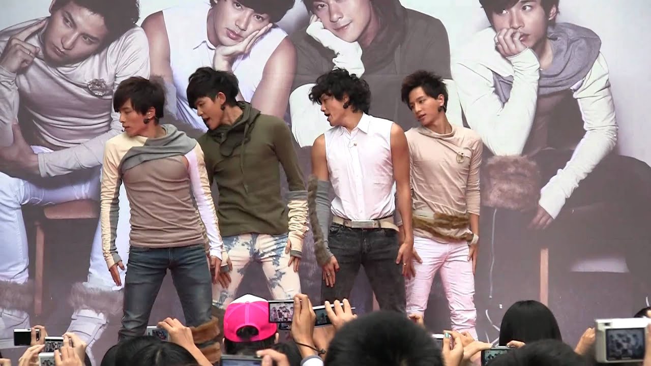 2010.11.06 LOLLIPOP F 棒棒堂 四度空間 簽唱會 (1) - 四度空間