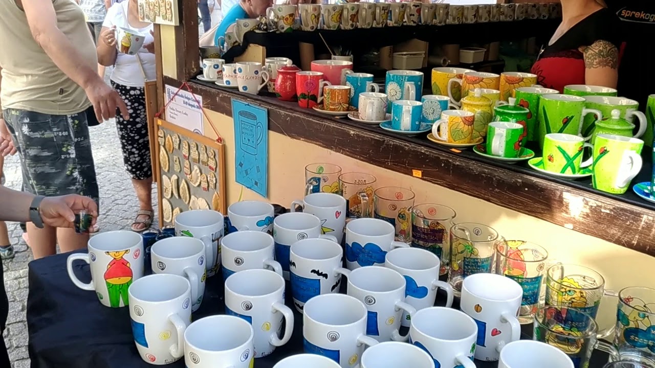 Spacer po bolesławieckim Rynku w czasie święta ceramiki