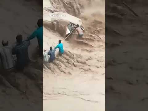 Good Samaritans rescue driver trapped in car during flood #Shorts