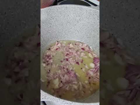 طبق ارز بالبصل المكرمل يجي بزاف بنين تفضلو في قناة اميرة المعجنات والروتينات شكرا