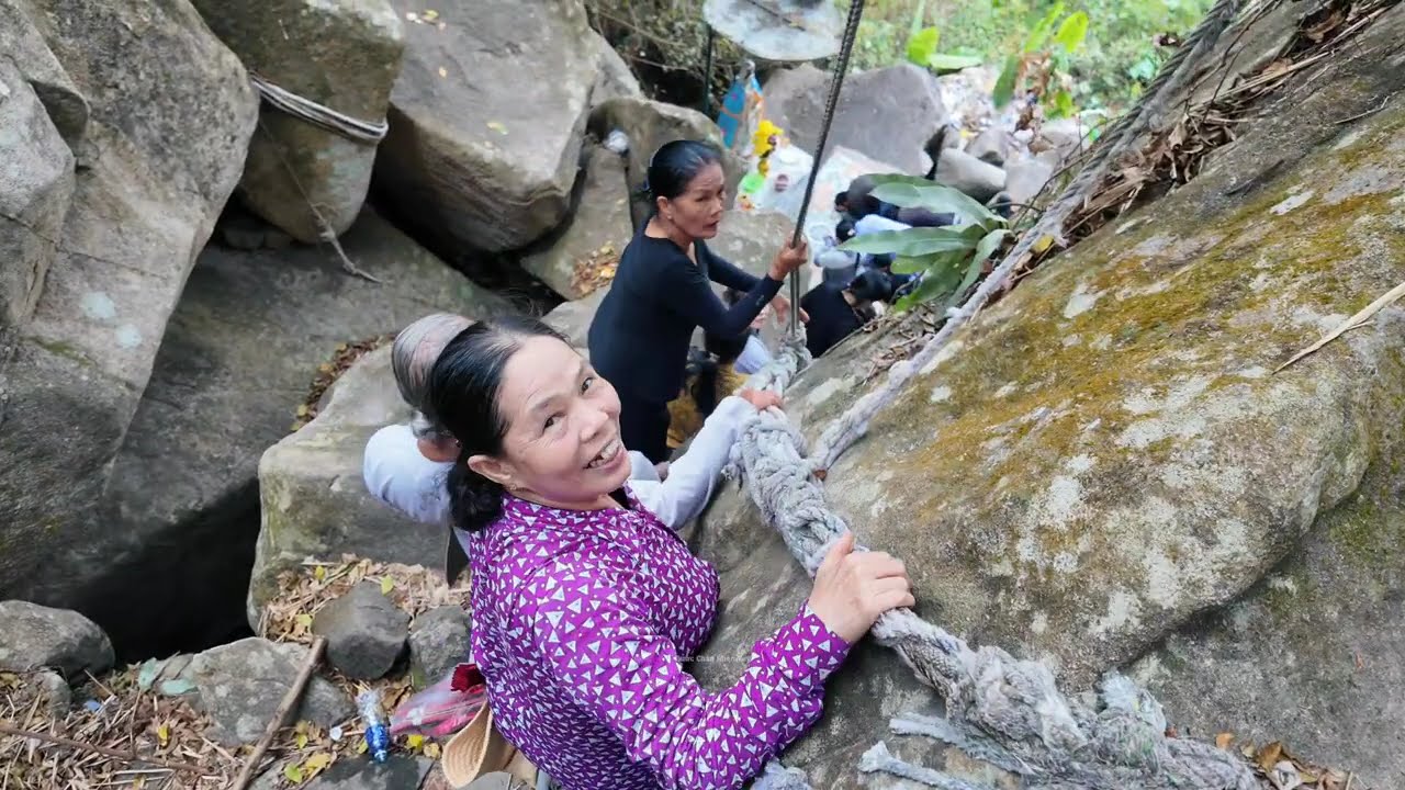 Xuống hang bác vật lang có gì - nỗi kinh hoàng Núi Cấm ai cũng sợ