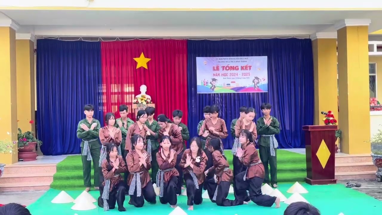 Múa | MASHUP MÁU ĐỎ DA VÀNG VÀ ĐƯỜNG LÊN PHÍA TRƯỚC