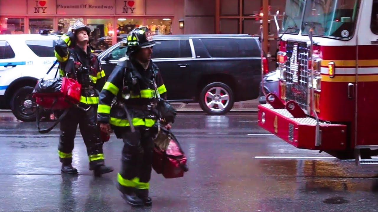 **Major NYC Helicopter Crash** [ Manhattan 3rd Alarm 10-60 Box 856 ] 787 7th Ave @ 51 Street