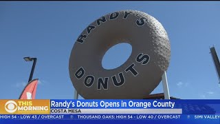 Randys Donuts Opens In Orange County
