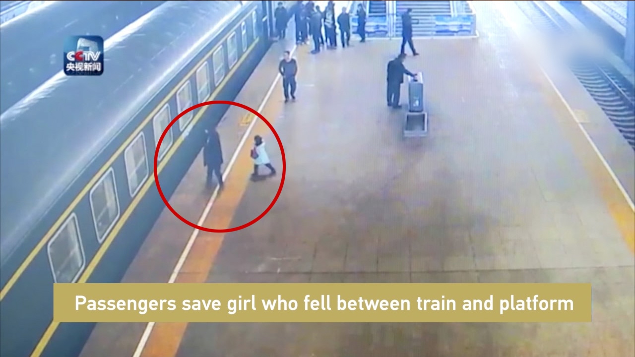 Passengers save girl who fell between train and platform - YouTube