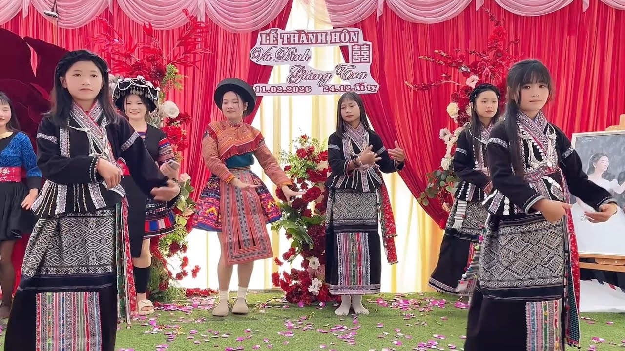 NHẢY VẤN VƯƠNG CHỢ TÌNH TẠI LỄ THÀNH HÔN VŨ ĐÌNH & GIÀNG TRA