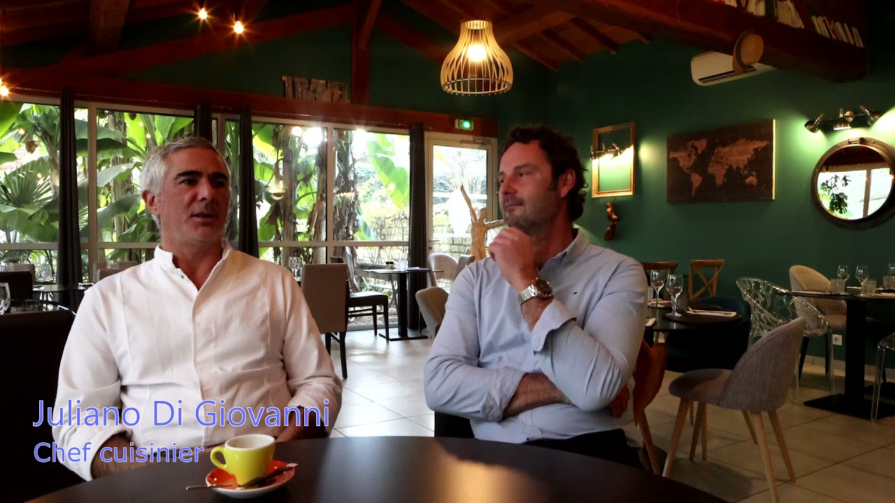 A table au restaurant l'Auberge de l'Abbaye à Saint-Amant-de-Boixe