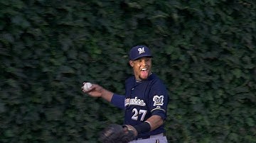 Gomez makes leaping catch against the wall