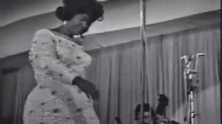 Video thumbnail of ""He's Got The Whole World In His Hands" - Mahalia Jackson"