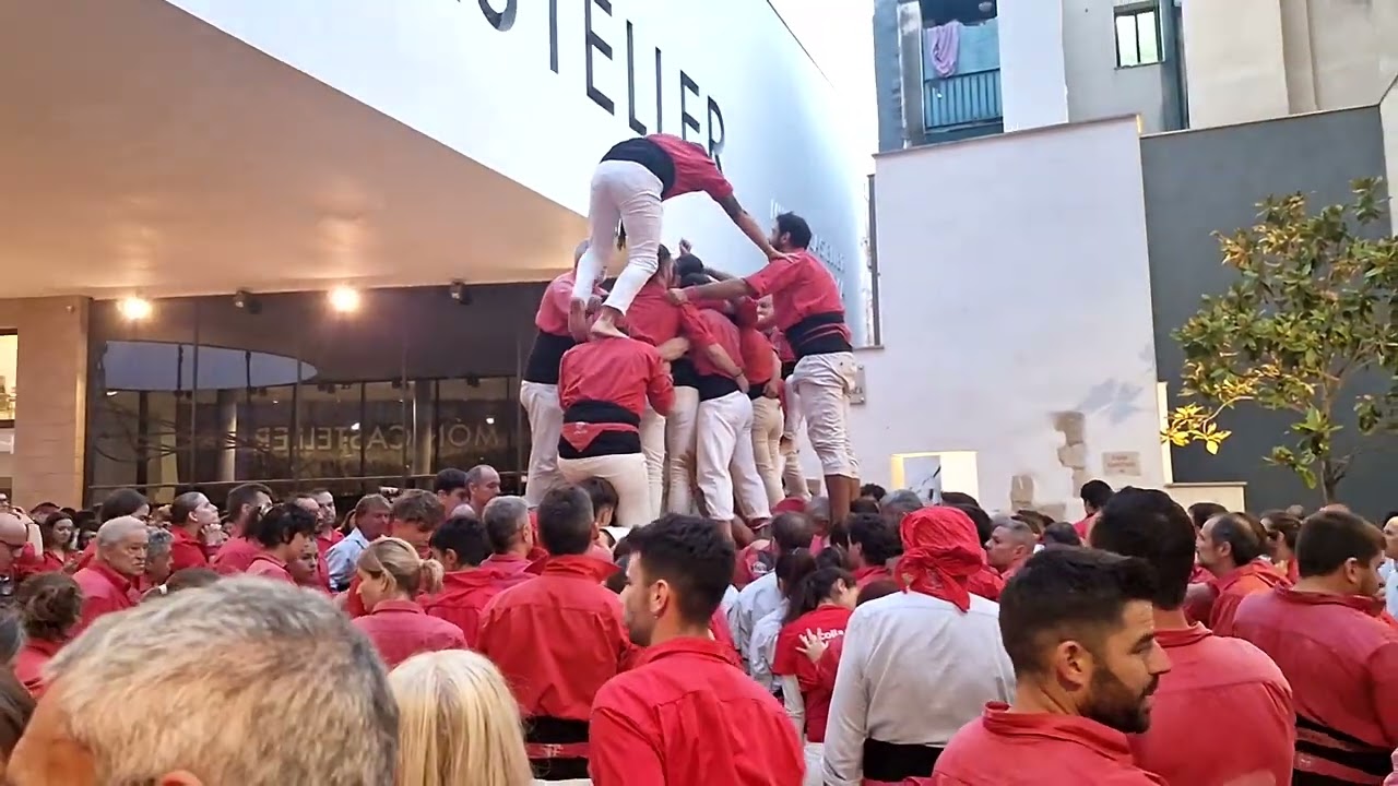 Castellers de Barcelona: 2 de 8 amb folre - Diada del Museu Casteller 2025