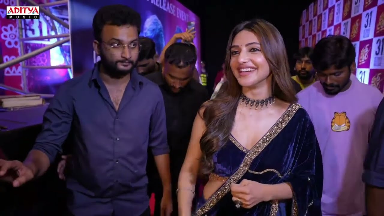 Actress Sreeleela Entry at Mass Jathara Pre-Release Event | Ravi Teja, Sreeleela | Suriya