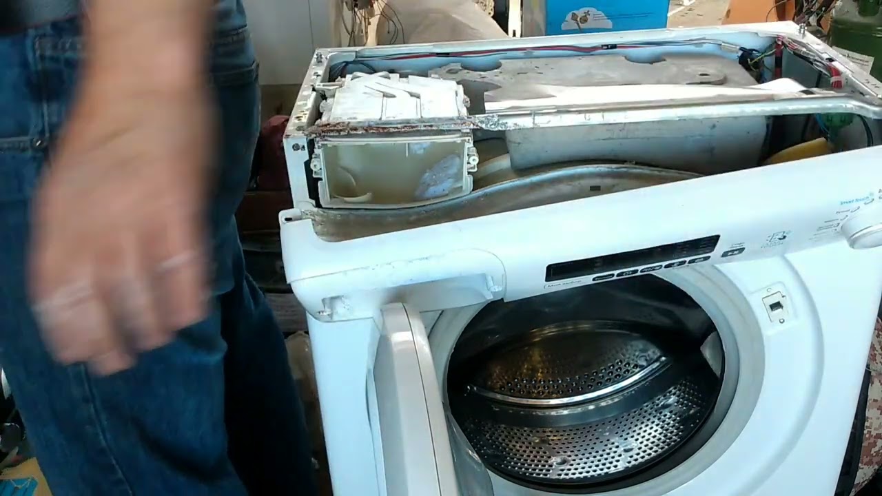 Транспортировочные болты на стиральной машине Канди. Разобранная стиральная машина. Hisense стиральная машина в разборе. Стиральная машина Десна в разборе. Как разобрать канди