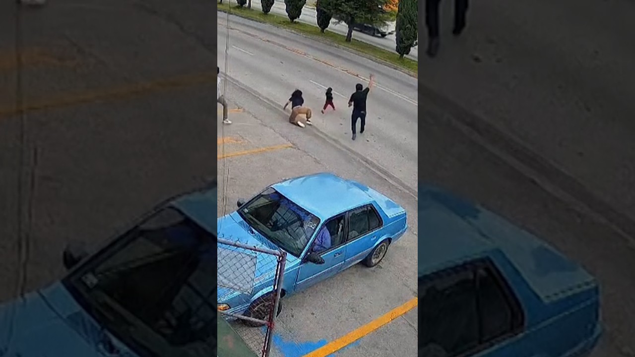 Man saves child from running into traffic in Mexico Man saves child from running into traffic in Mexico