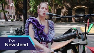 細川真希 原画「People in Seattle 2011」16×26cm Seattle_skyline_from_Kerry_Par