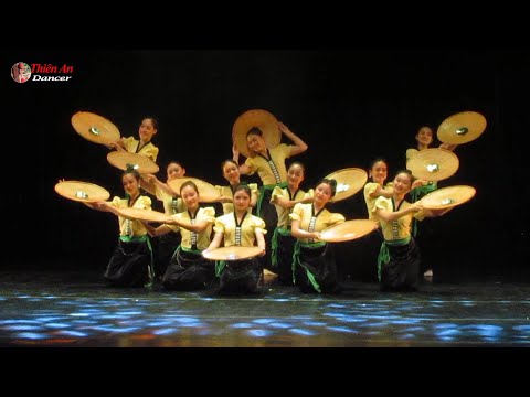 Video Múa Dân tộc Thái - Múa Nón - Lê Khánh Huyền - ĐH Sân... - youtube