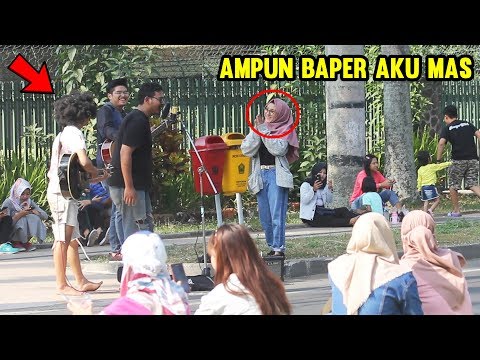 HEBOH ! ORANG GILA NYANYI LAGU KU TAK BISA ( Slank ) di Live Akustik - Rojer Ngamen#