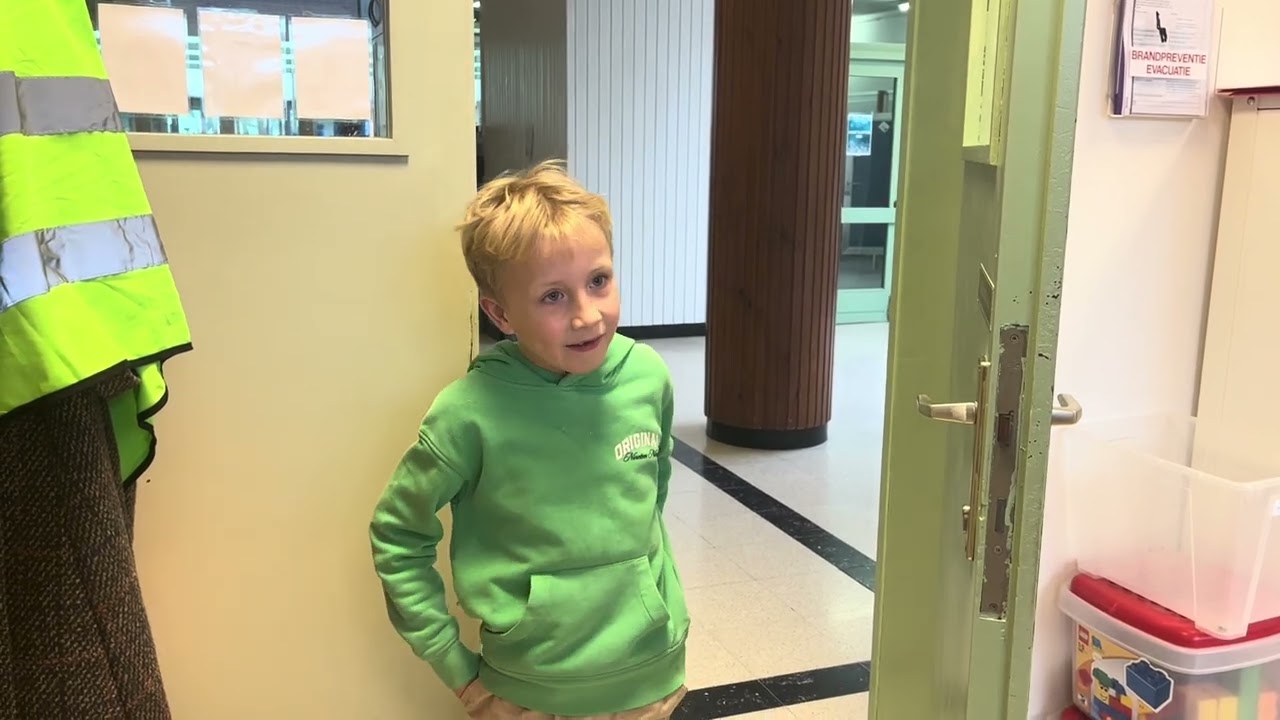 Op een beleefde manier bij de directeur binnenkomen