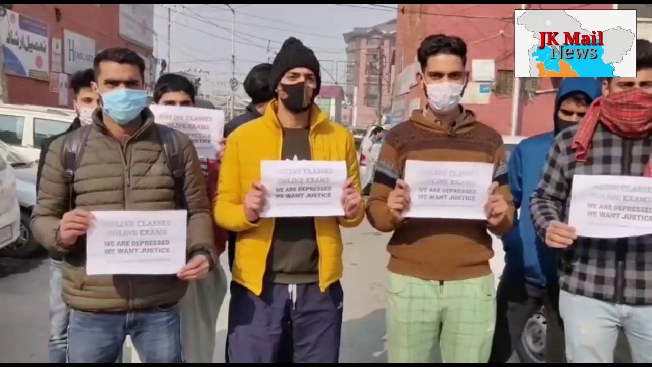 Polytechnic Students protest at Press colony Srinagar Demanding Online Exams for backlock students