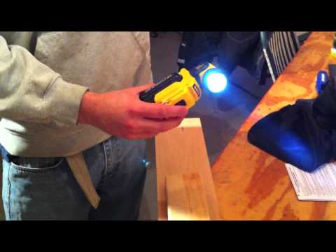 DEWALT Lampe de travail LED 20 V MAX, magnétique, autonome et clipsable, outil nu uniquement (DCL044