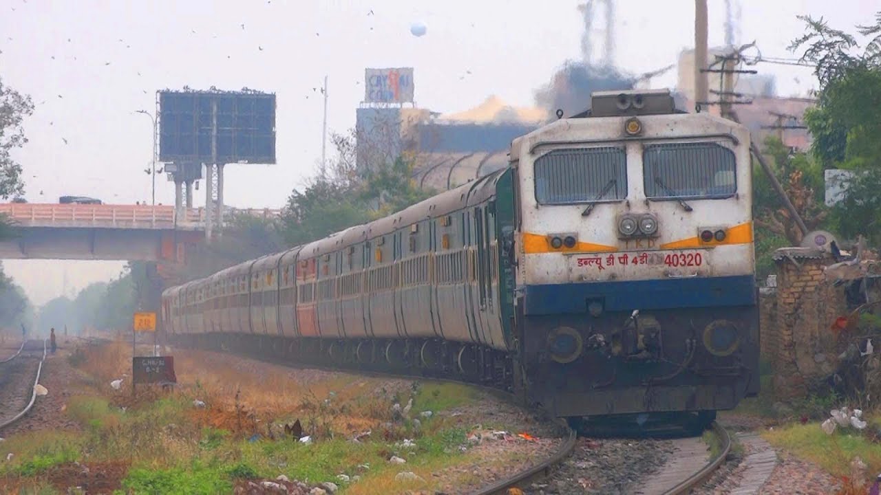 [IRFCA] 12215- DEE-BDTS Garib Rath Express behind TKD WDP4D #40320 ...