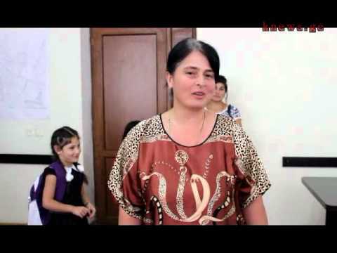 თელავის მერიამ მრავალშვილიანი ოჯახების პირველკლასელ ბავშვებს საჩუქრად სასკოლო ინვენტარი გადასცა