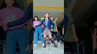 chamak chamak ka ||school cute🥀girls dancing Resimi