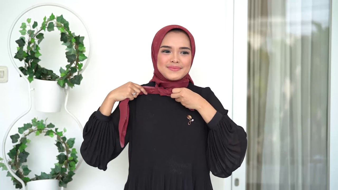 BUTTONSCARVES. Square Hijab Tutorial For ELegant Look - YouTube