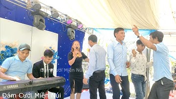 Hát rất sôi động tại đám cưới ở Sơn Hạ