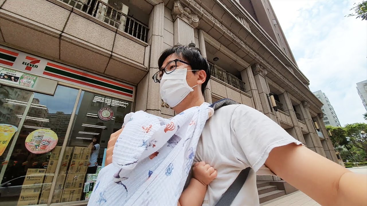 台灣確診爆發｜繃緊神經上班上學日｜背小寶牽大寶｜接送小孩