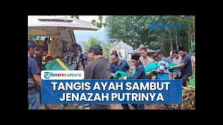 Tangis Ayah Korban Laka Kereta Bekasi saat Jenazah Tiba di Wonogiri, Dipeluk Kerabat & Menantu