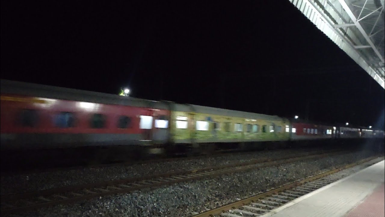 12958 Swarna Jayanti Rajdhani Express skipping Somesar - YouTube