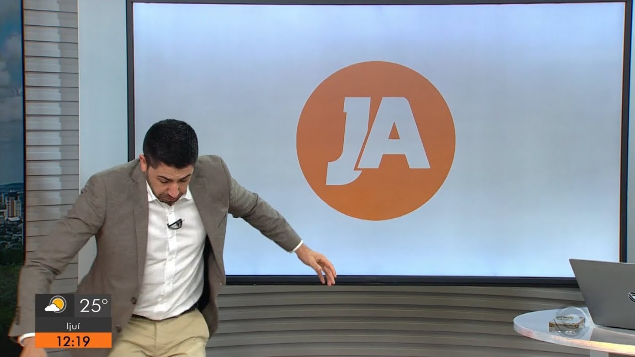 (RBS TV) Jornal do Almoço | Marco Matos flagrado derrubando tablet no ...