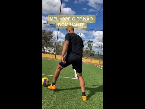 Vídeo: Quanta força es necessita per llançar una pilota de futbol?