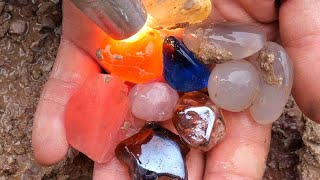 A gift from nature, agate and crystal balls were accidentally found in the grass. diamond