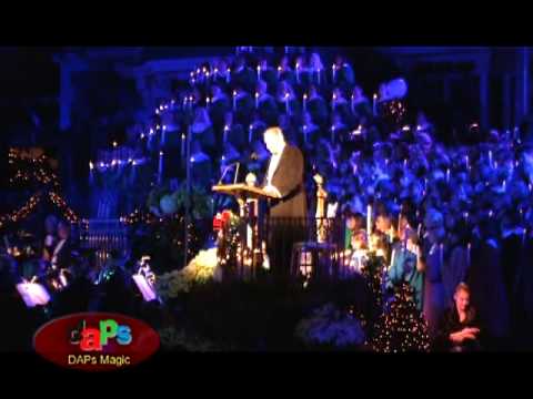 2. Candlelight Processional 2009 - Disneyland Resort - Jon Voight