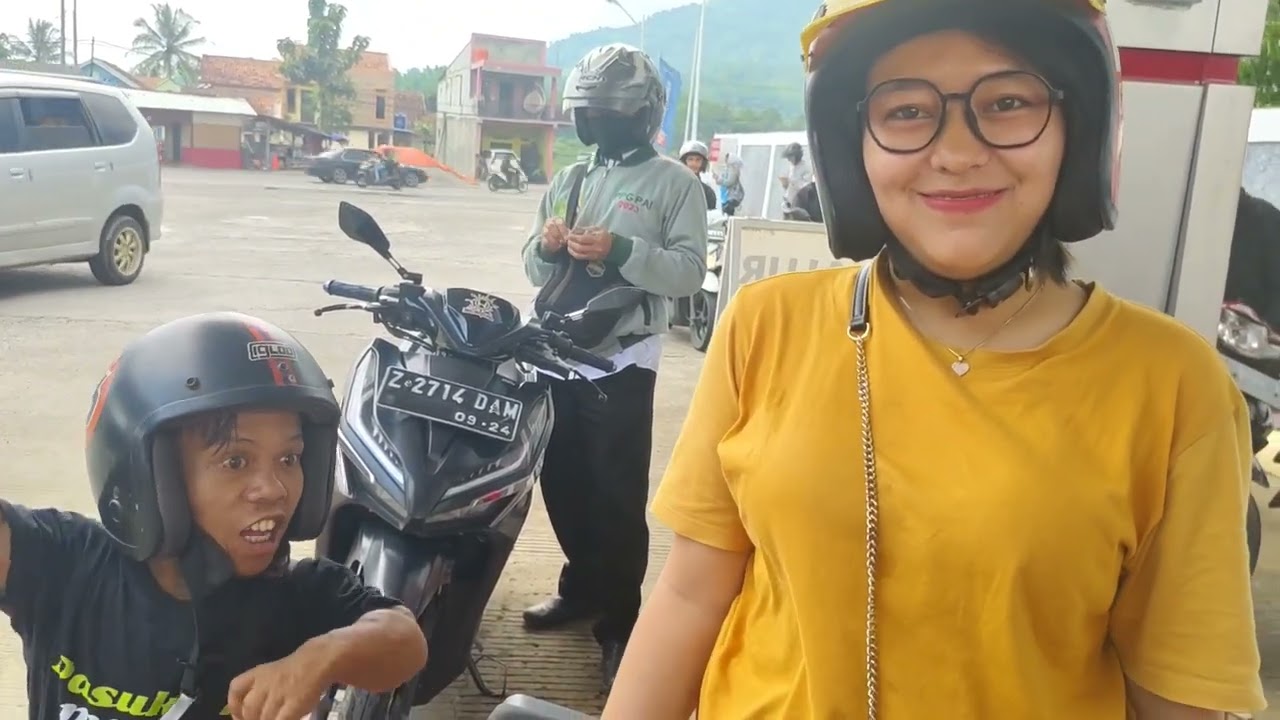 Dibalik layar si acil beli bensin ..