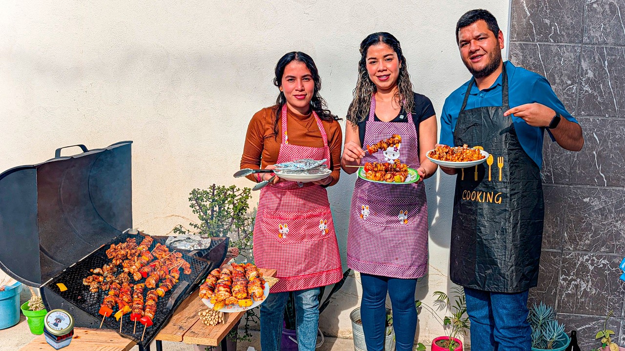 Brochetas de Camarones & Filetes Empapelados al Carbón con mi Gemela