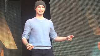 Brayan Dechart Attempts Coin Trick