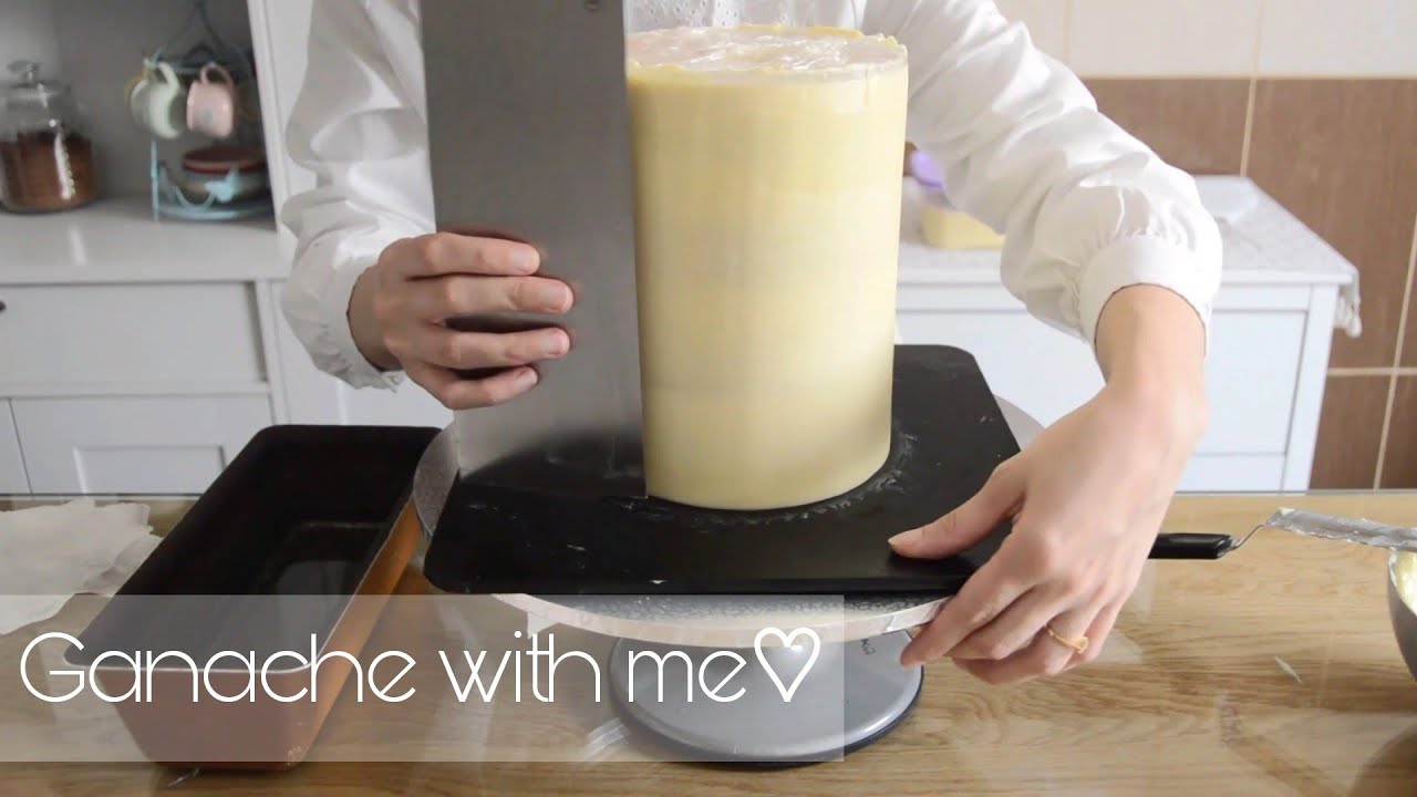 Ganache with me 🤍 - فرد الجاناش على الكيك باستخدام الإكريليك ديسك