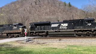 SD70ACe Leads NS 22A