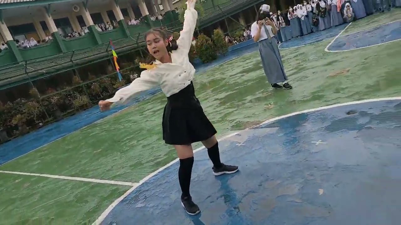 MODERN DANCE SISWI SMKN 3 PALANGKARAYA PADA HUT RI KE 77 | YEMIMA KELAS XII TKKR