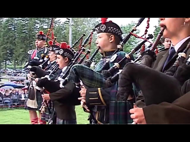 Amazing Grace - Scottish bagpipes and symphony orchestra class=