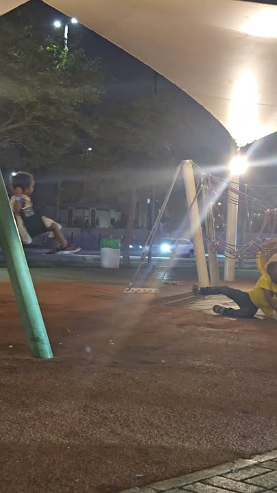 YUYU High jump off of swing