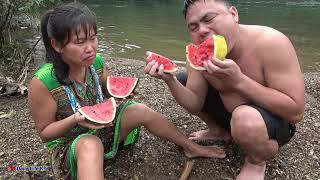 Primitive Life - Finding Fish Meet Big Watermelon At Deep Water River