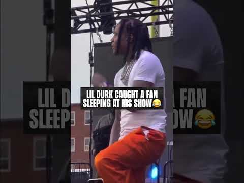 Lil Durk caught a fan sleeping at his show😂💀