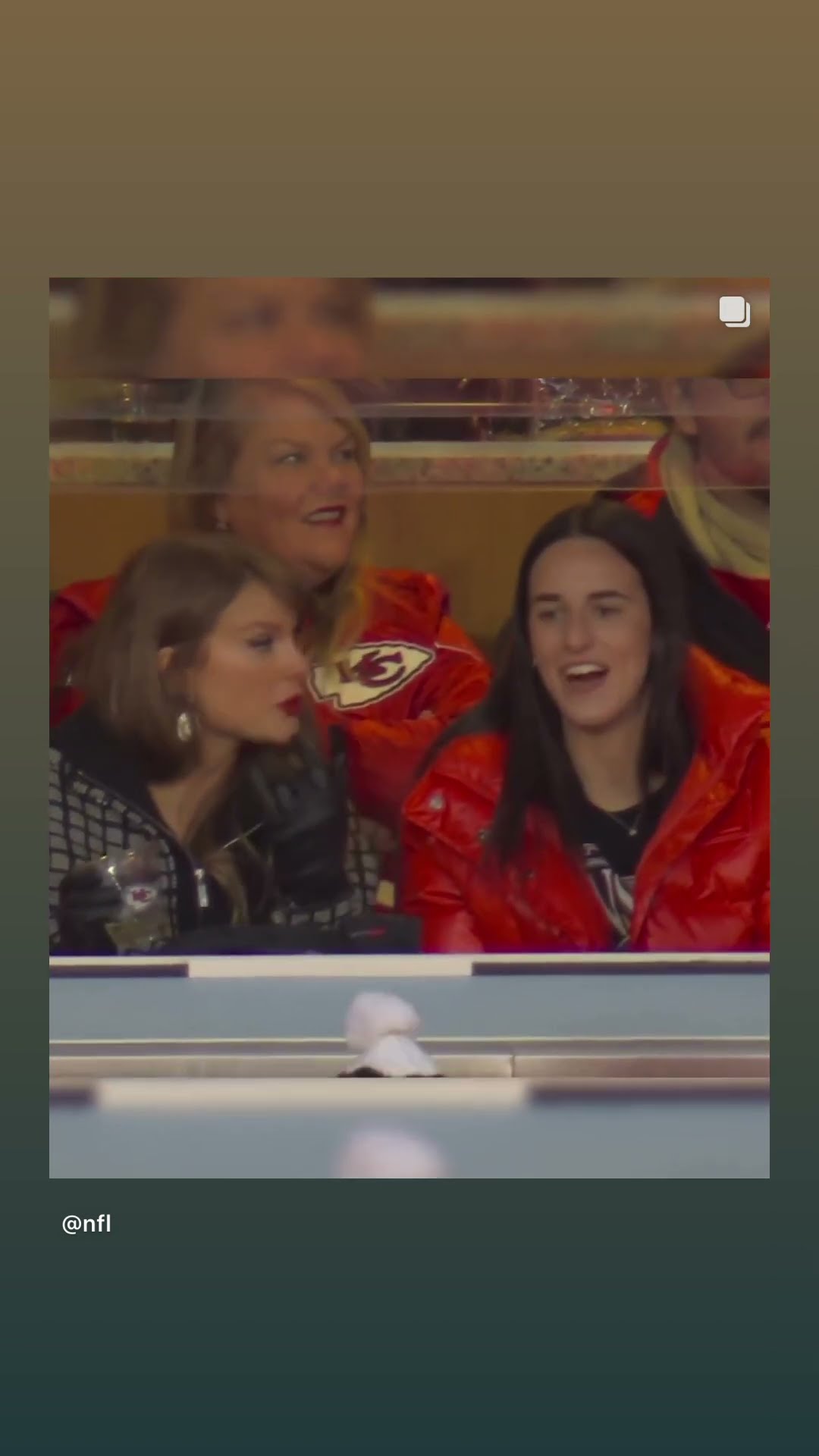 Taylor Swift brought a friend #hoodnews #taylorswift #caitlinclark #chiefs #NFL #football #sports